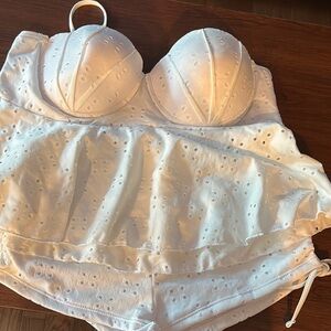 SHEIN White Seamless Underwire Bra with Adjustable Straps